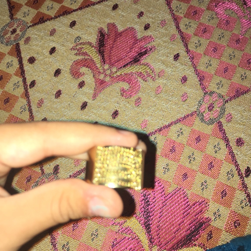 Ring - Picture 1 of 2